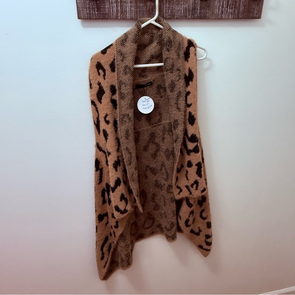 Sz. M/L On Blue Leopard Fuzzy Handkerchief Hem Sleeveless Sweater Vest - Picture 5 of 9